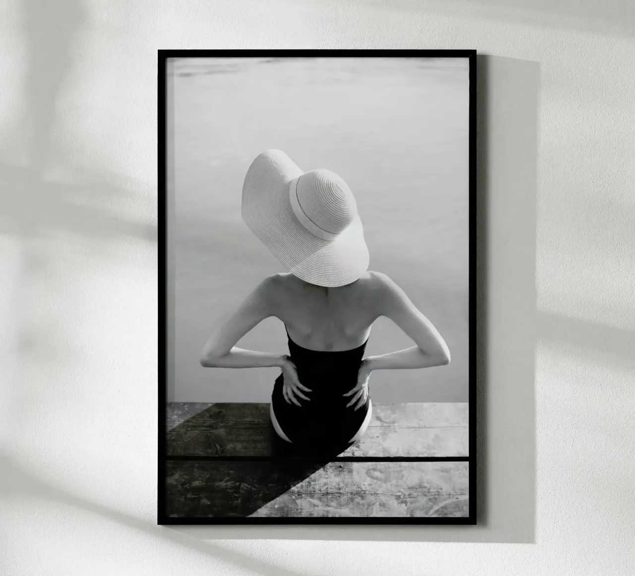 Beach Girl poster con telaio in legno da Jovana Rikalo