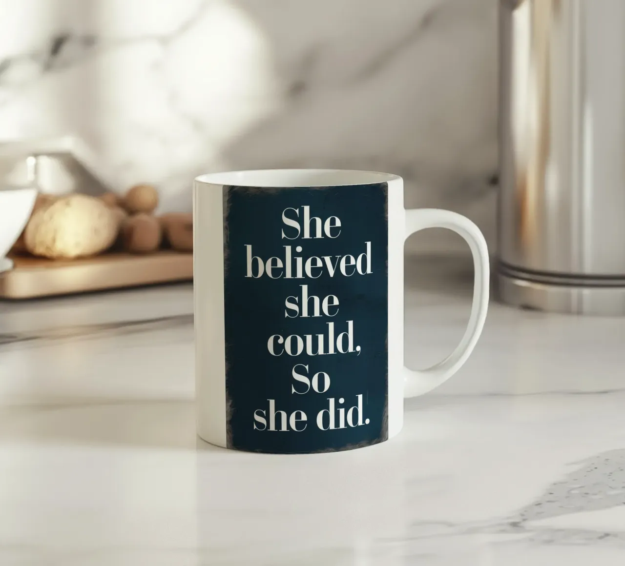 Sie glaubte, sie könnte es, also tat sie es Keramik Tasse von logic