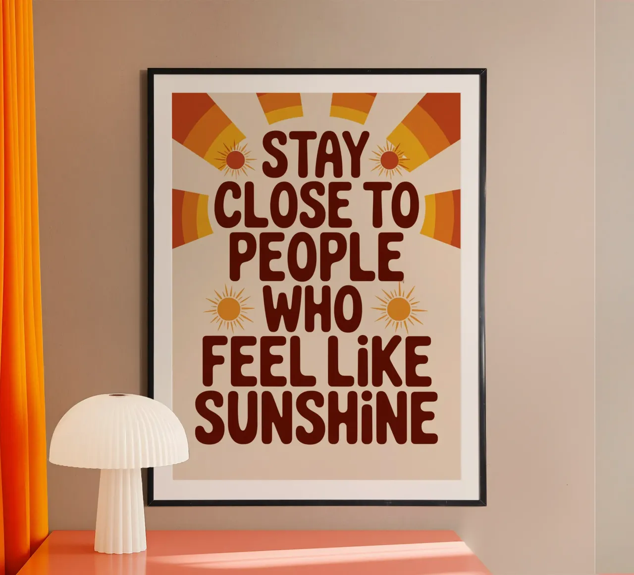 Rimanere vicini alle persone che si sentono al sole poster con telaio in legno da logic