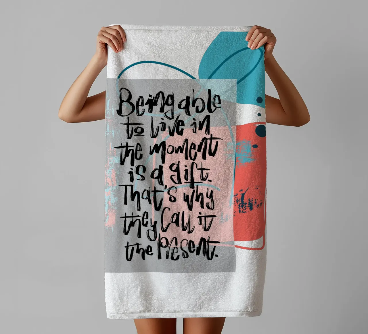Being able to live in the moment is a gift. asciugamano da bagno da LIMITED EDITION LETTERS
