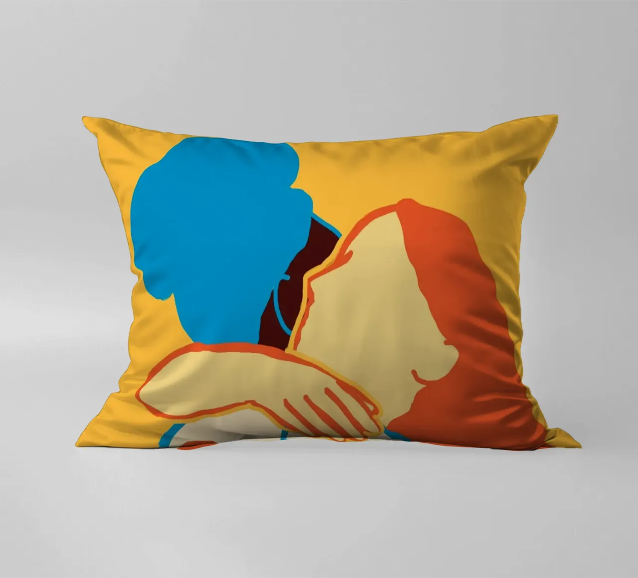 L'abbraccio colorato di due donne cuscino da tainah negreiros