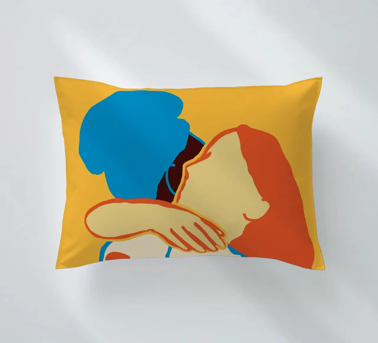 L'abbraccio colorato di due donne cuscino da tainah negreiros