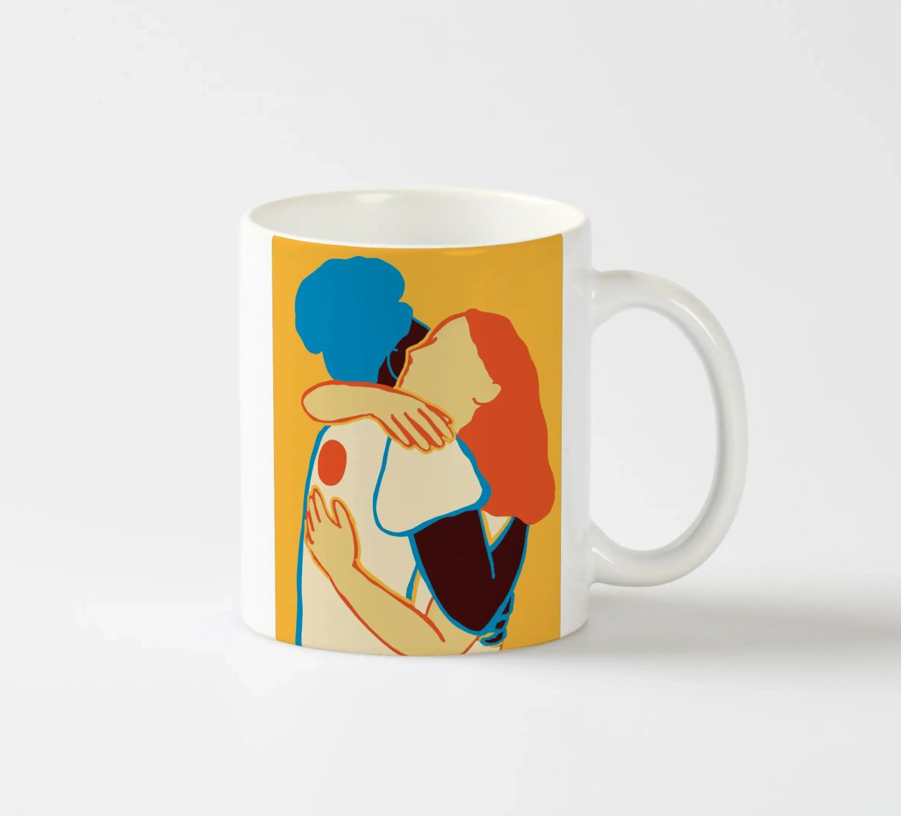 L'abbraccio colorato di due donne tazza in ceramica da tainah negreiros