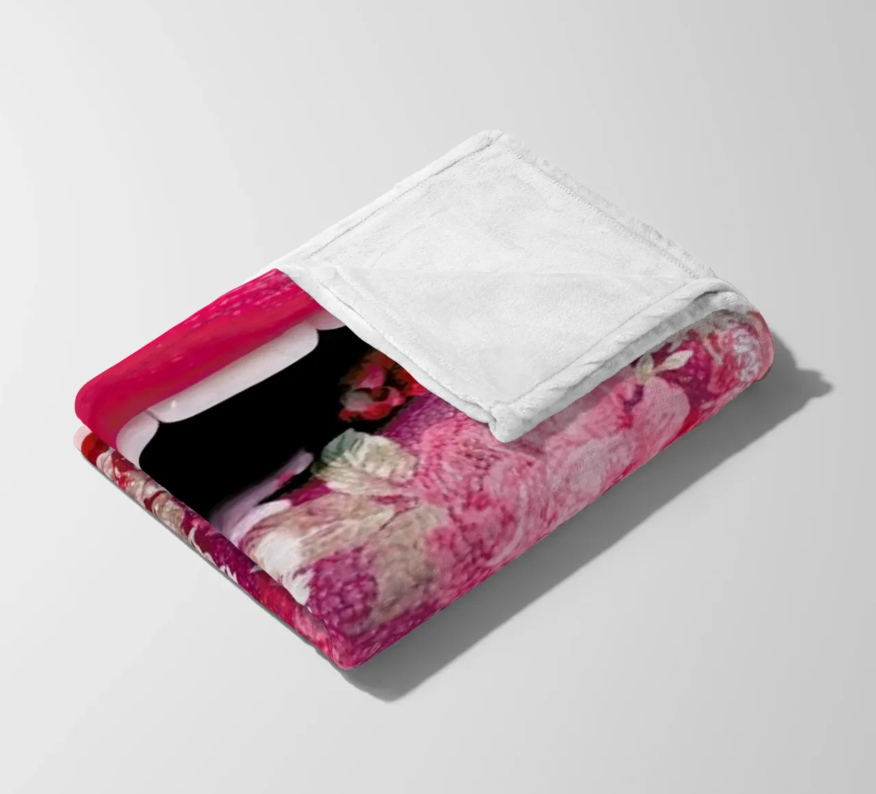 Floral Tongue coperta in pile da Paul Fuentes Design