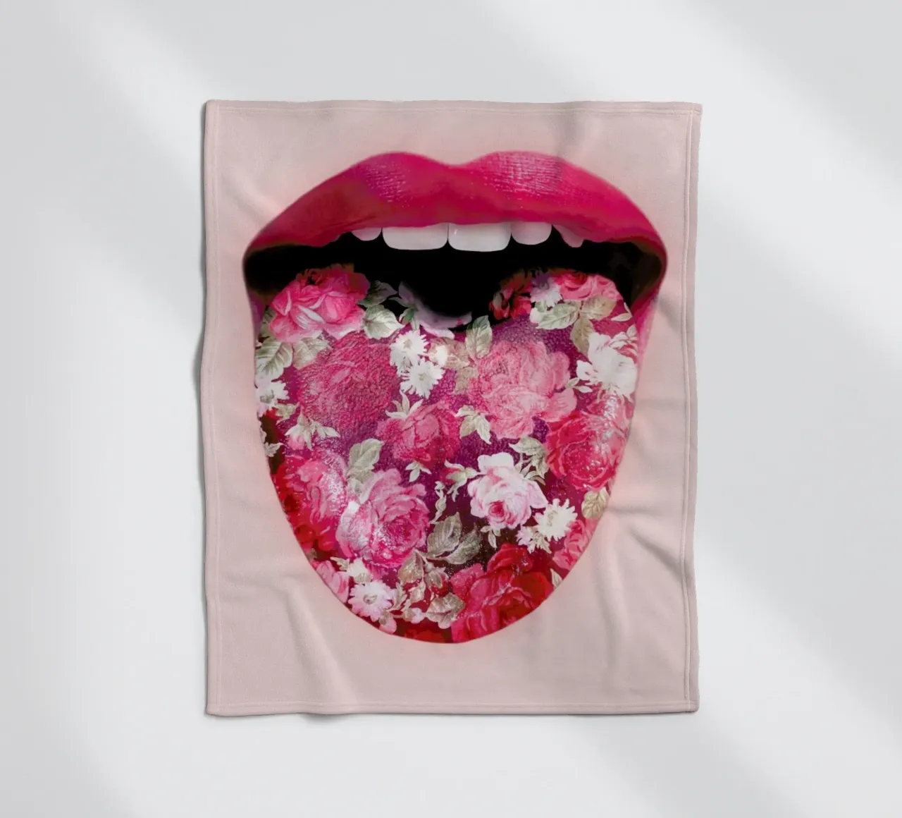 Floral Tongue coperta in pile da Paul Fuentes Design