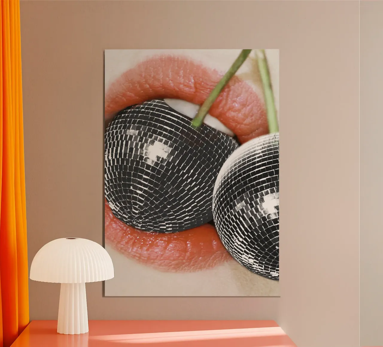 Leck mich Disco-Kirsch-Lippen Poster mit Kunststoffrahmen von Dagmar Pels