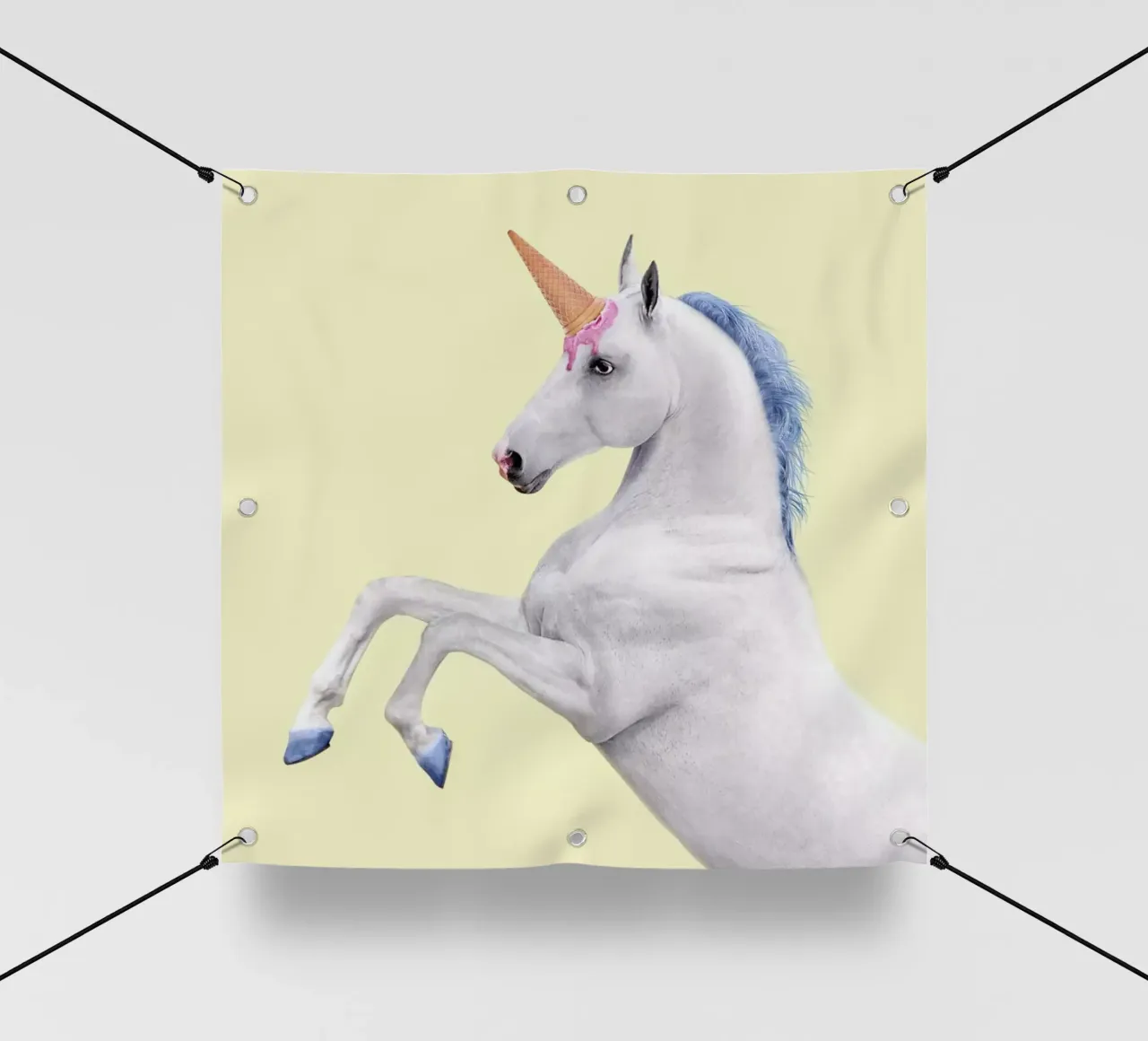 Ice Cream Unicorn telo in pvc da Paul Fuentes Design