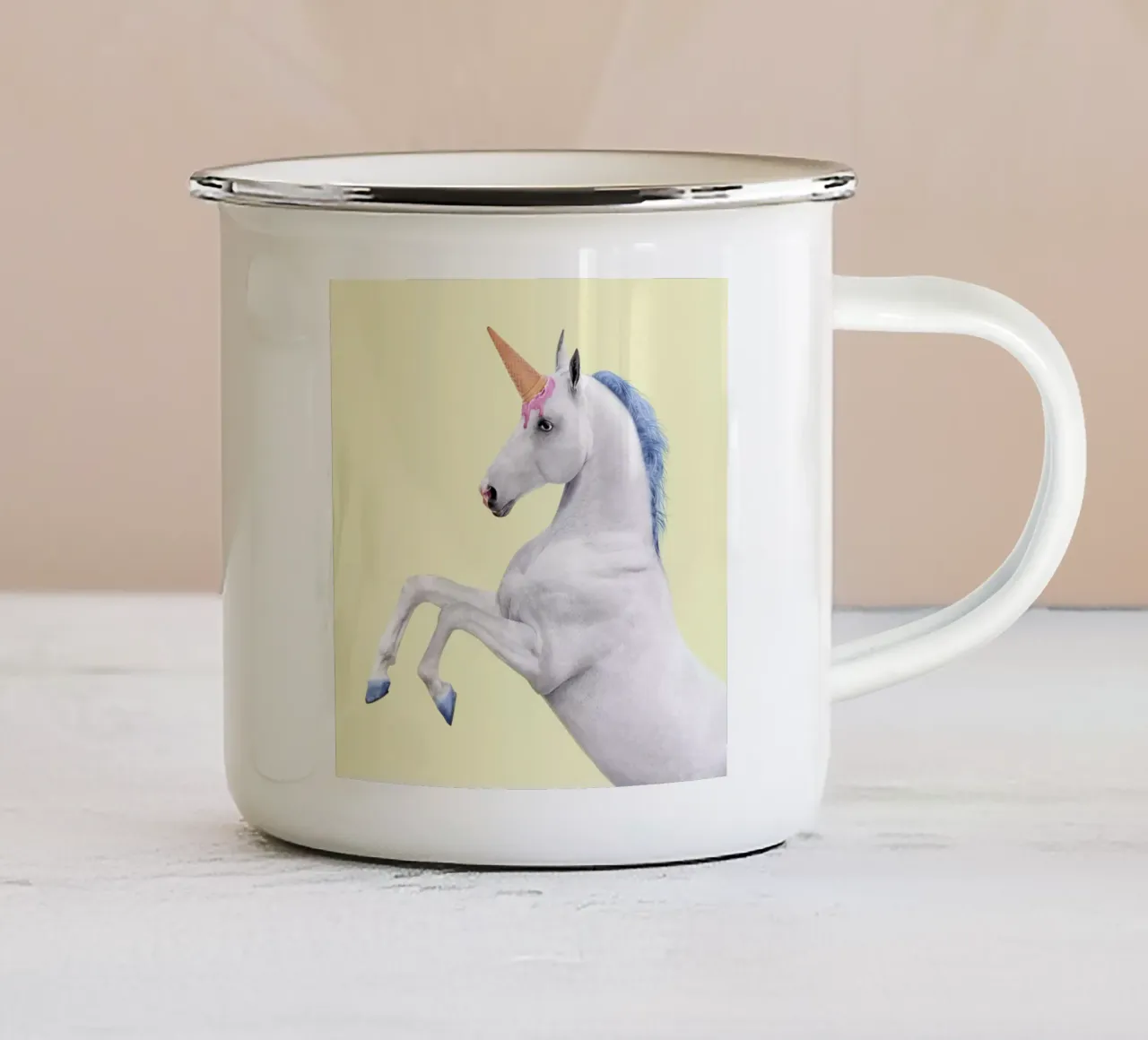 Ice Cream Unicorn tazza in smalto da Paul Fuentes Design