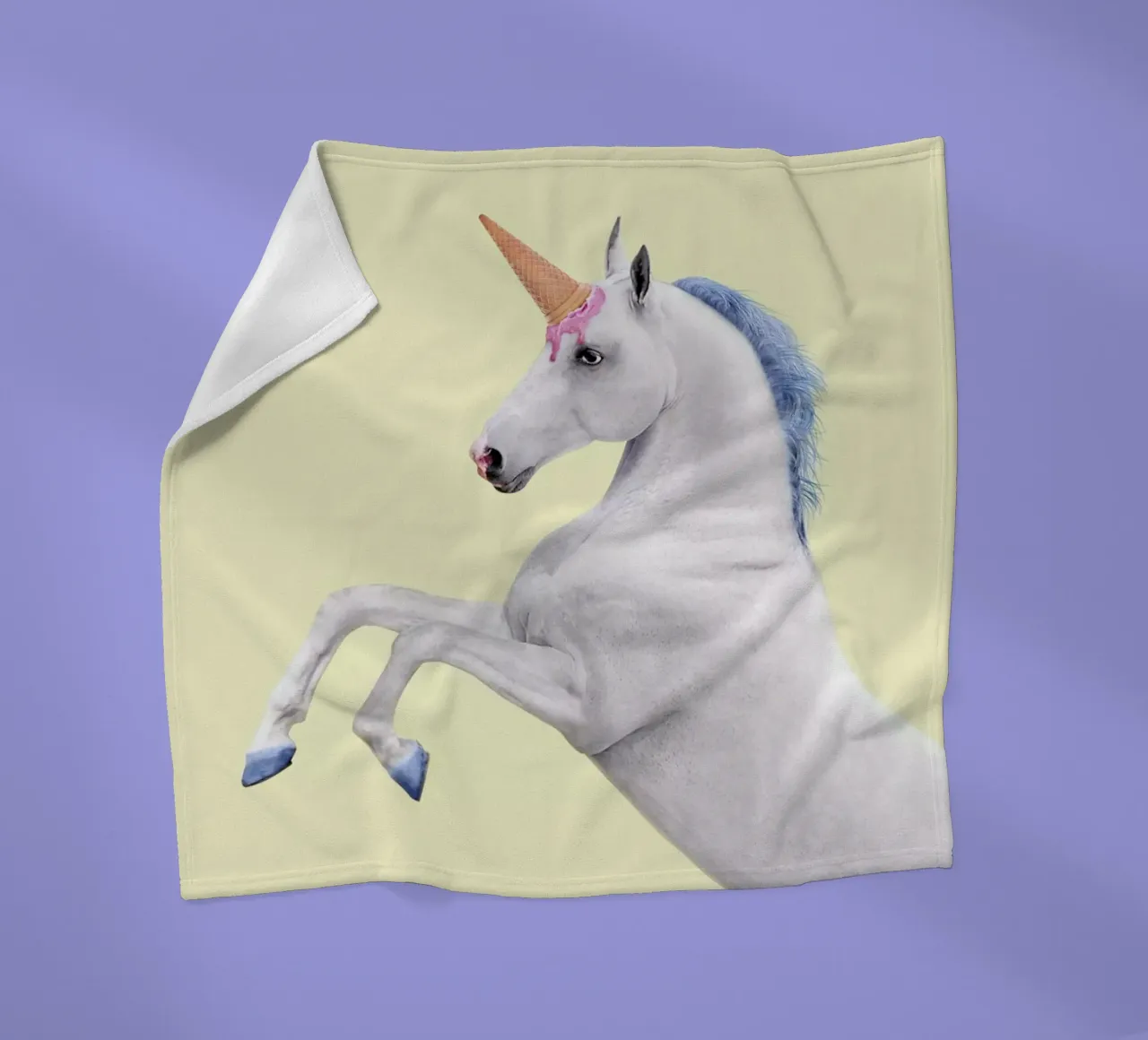 Ice Cream Unicorn coperta in pile da Paul Fuentes Design