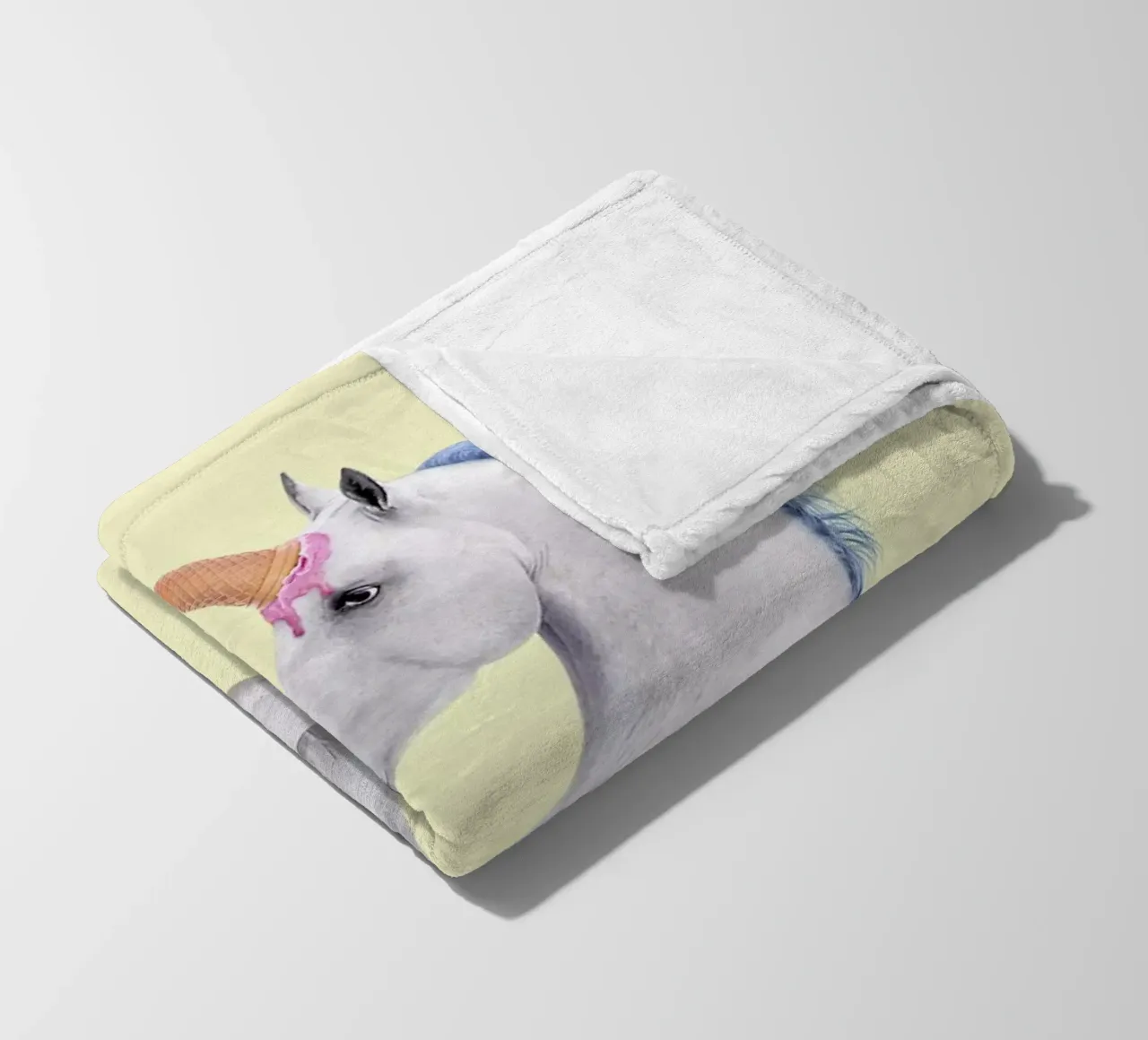 Ice Cream Unicorn coperta in pile da Paul Fuentes Design