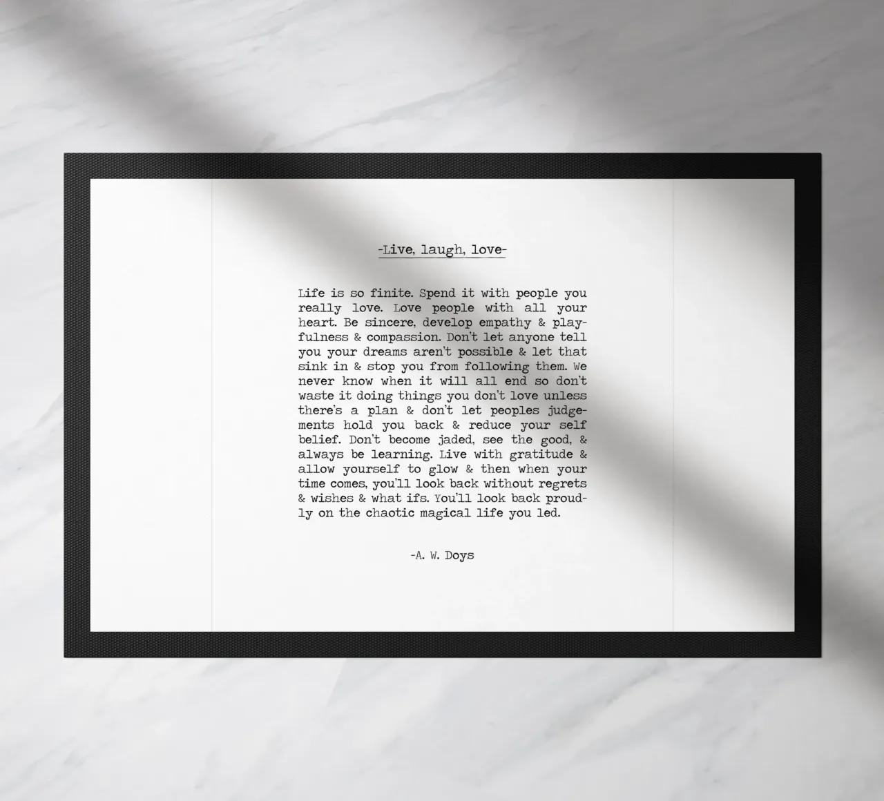 Lebe Lache Liebe Lang A. W. Doys Schreibmaschine Typografie Zitat Fußmatte von Summer Soul Co. - Quotes