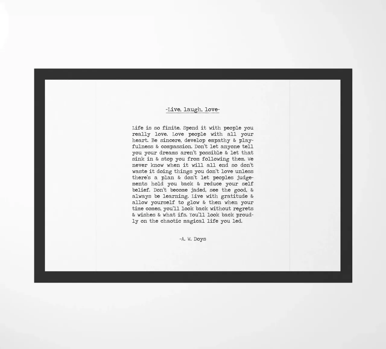 Lebe Lache Liebe Lang A. W. Doys Schreibmaschine Typografie Zitat Fußmatte von Summer Soul Co. - Quotes