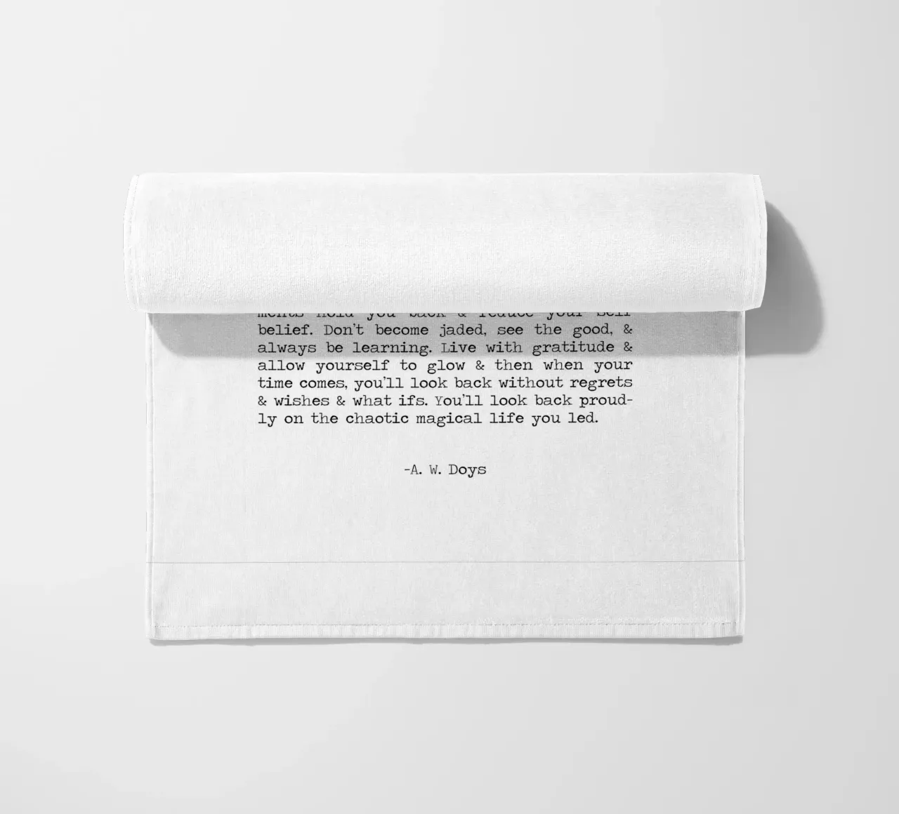 Lebe Lache Liebe Lang A. W. Doys Schreibmaschine Typografie Zitat Strandtuch von Summer Soul Co. - Quotes