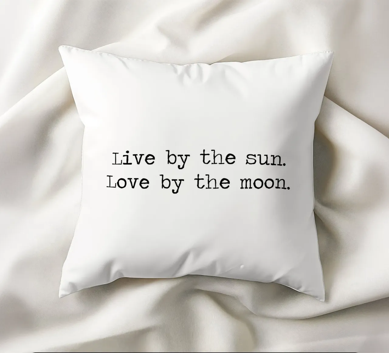 Vivere secondo il sole, amare secondo la luna citazione in bianco e nero cuscino da Summer Soul Co. - Quotes