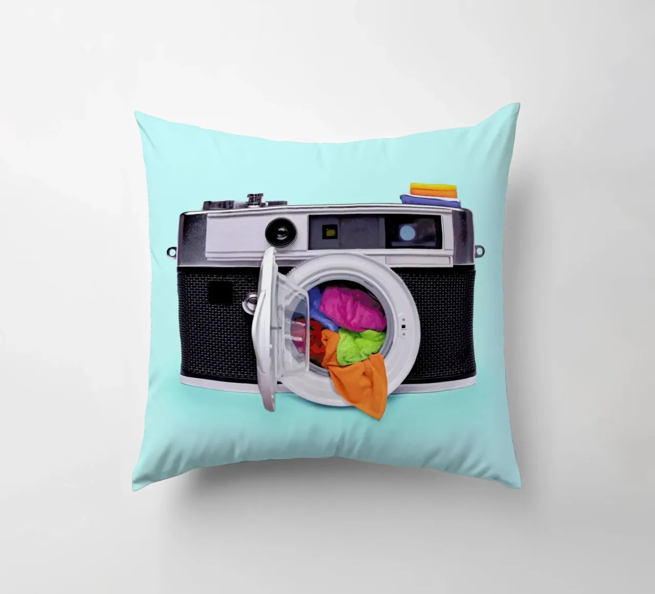 Washing Camera cuscino da Paul Fuentes Design