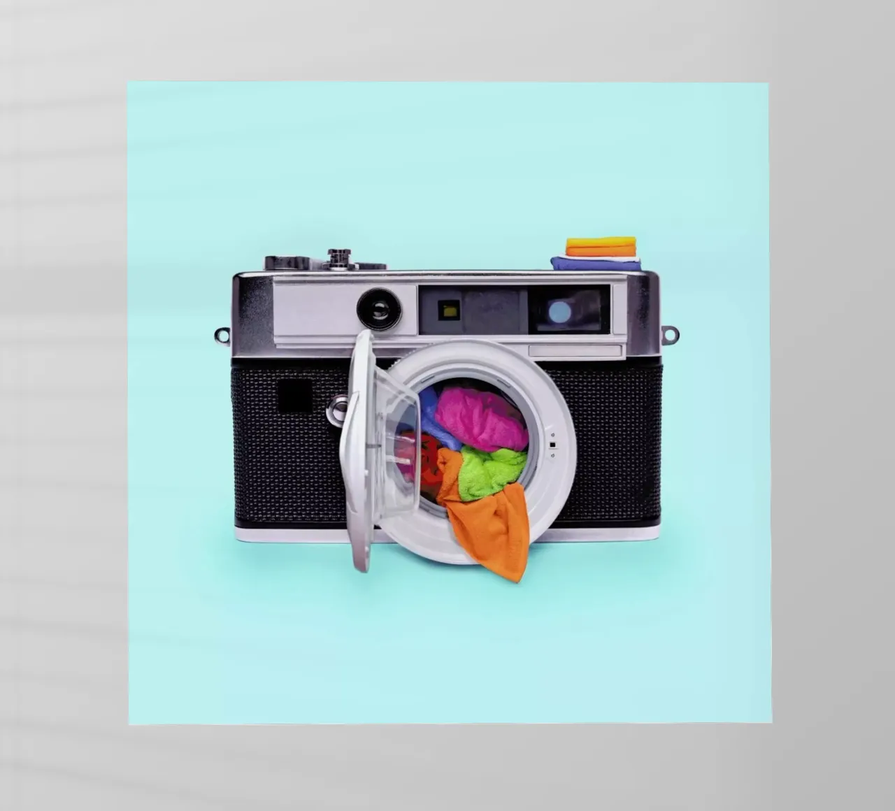 Washing Camera pellicola backlit da Paul Fuentes Design