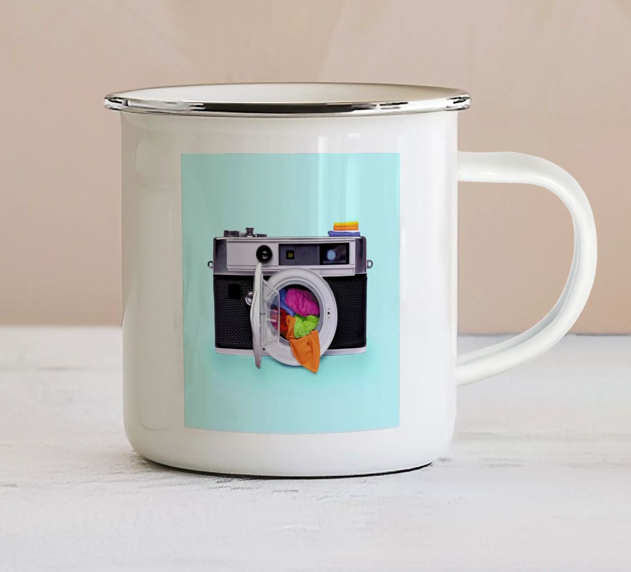 Washing Camera tazza in smalto da Paul Fuentes Design