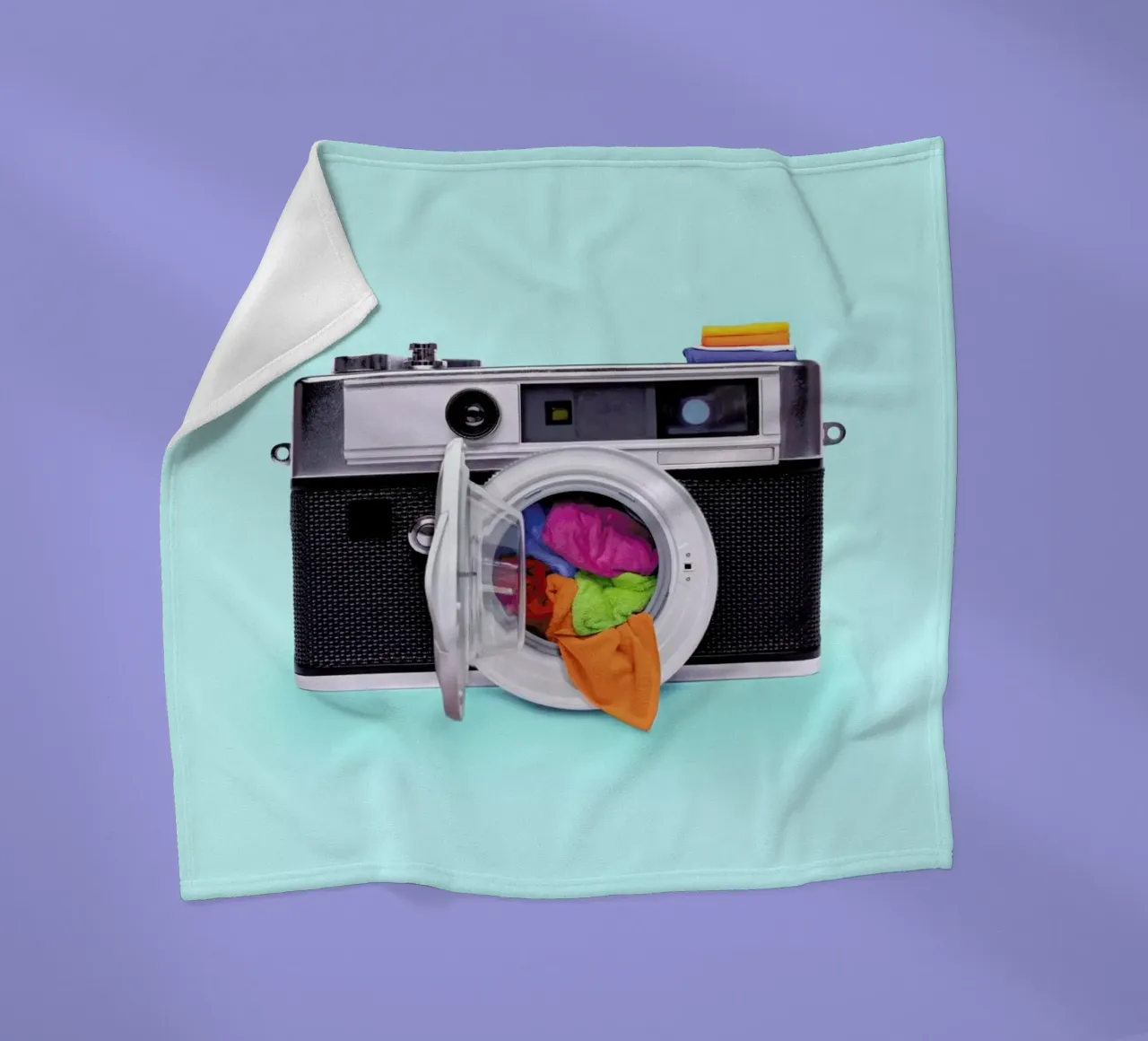 Washing Camera Fleecedecke von Paul Fuentes Design