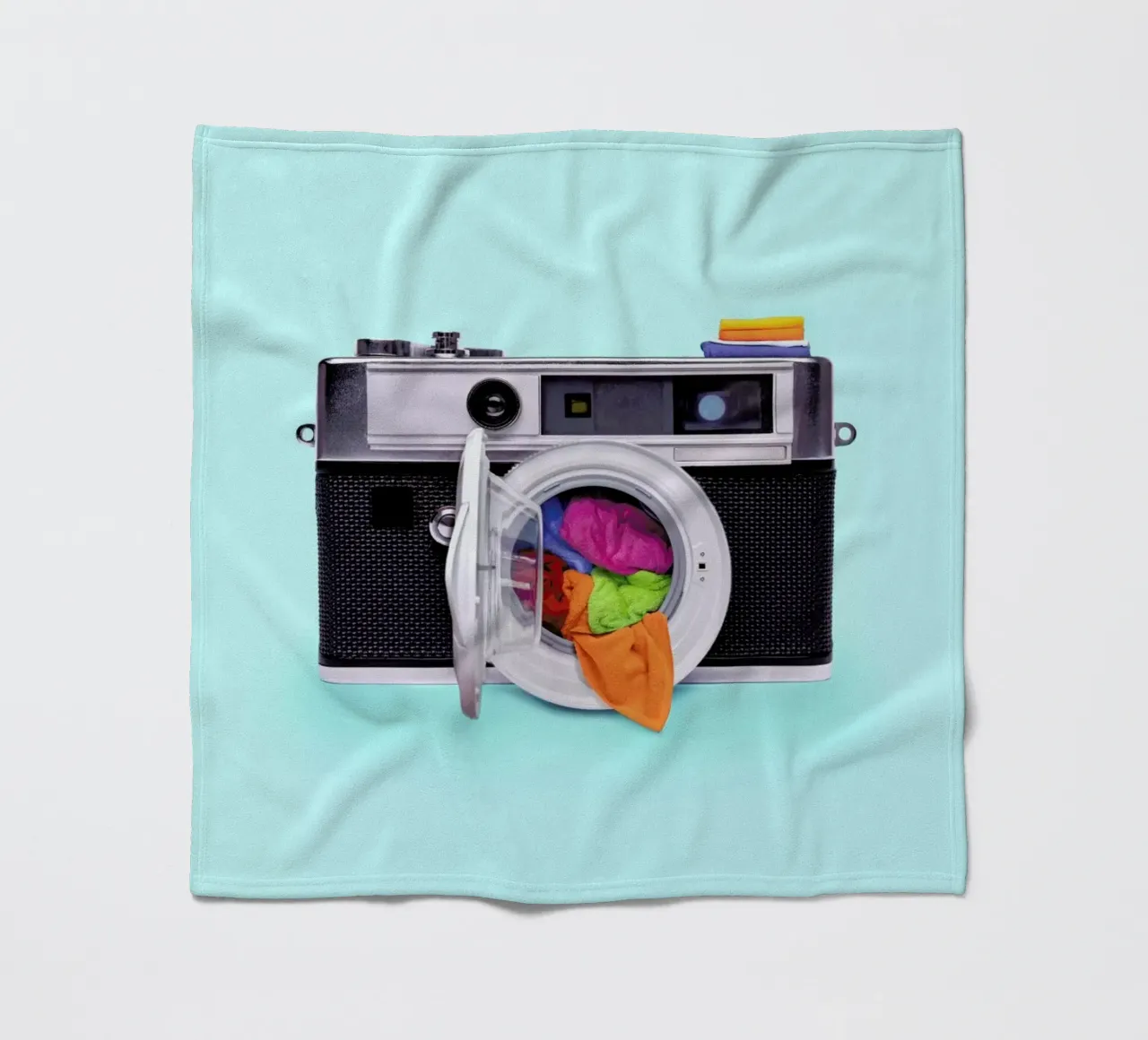 Washing Camera Fleecedecke von Paul Fuentes Design