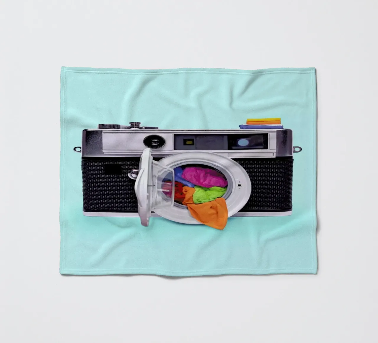 Washing Camera Fleecedecke von Paul Fuentes Design