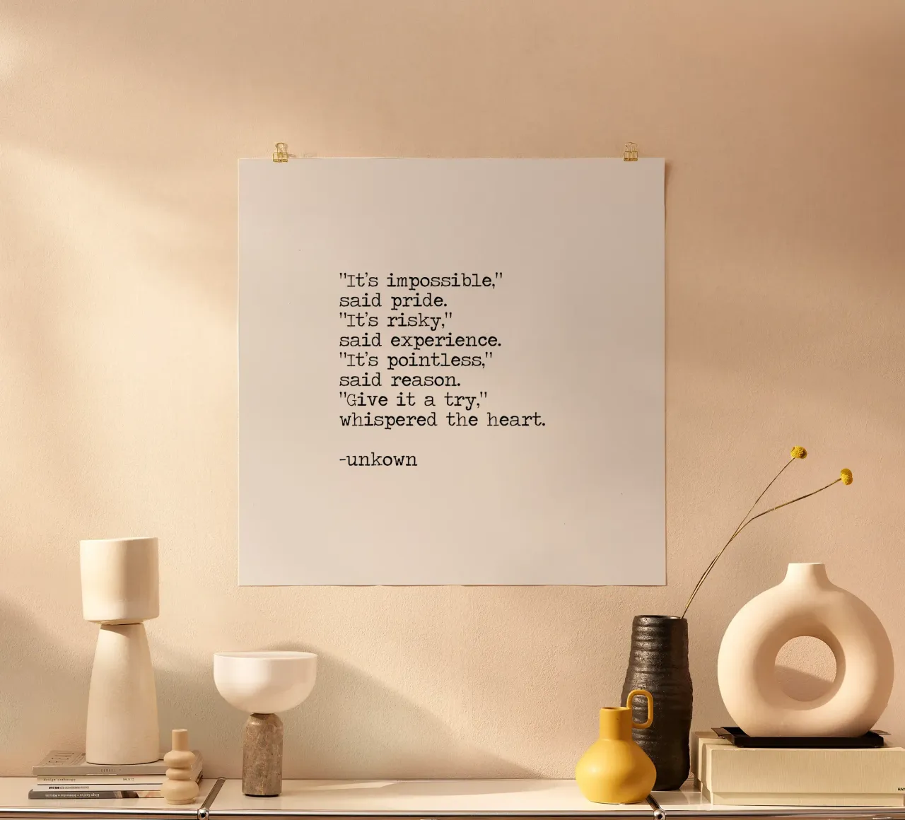 È impossibile dire che l'orgoglio ci prova, sussurra il cuore. poster da Summer Soul Co. - Quotes