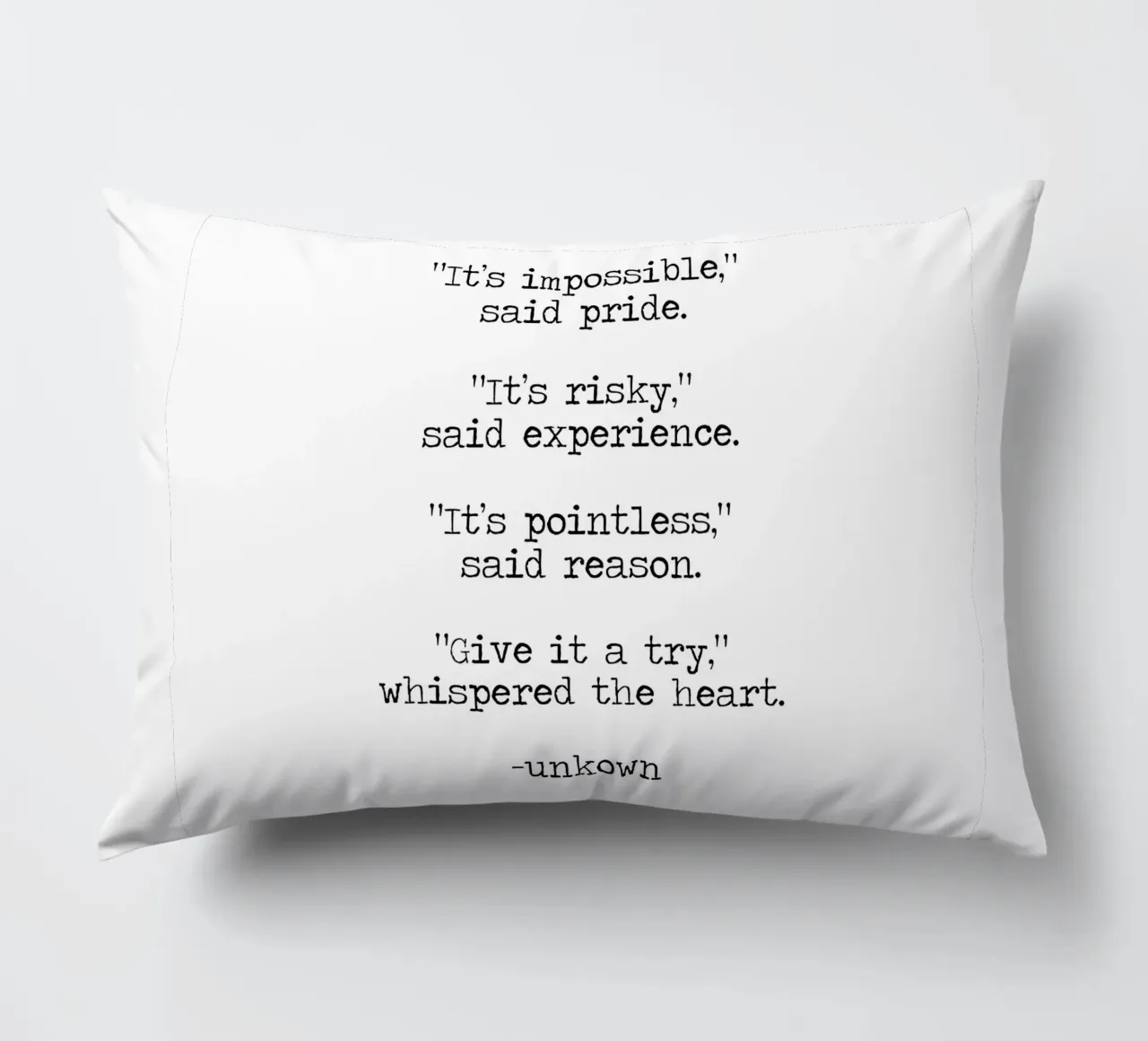 Impossibile diceva l'orgoglio, provarci sussurrava il cuore cuscino da Summer Soul Co. - Quotes