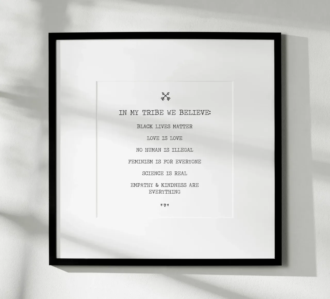 In My Tribe We Believe, vite nere, amore, scienza, femminismo poster con telaio in alluminio da Summer Soul Co. - Quotes