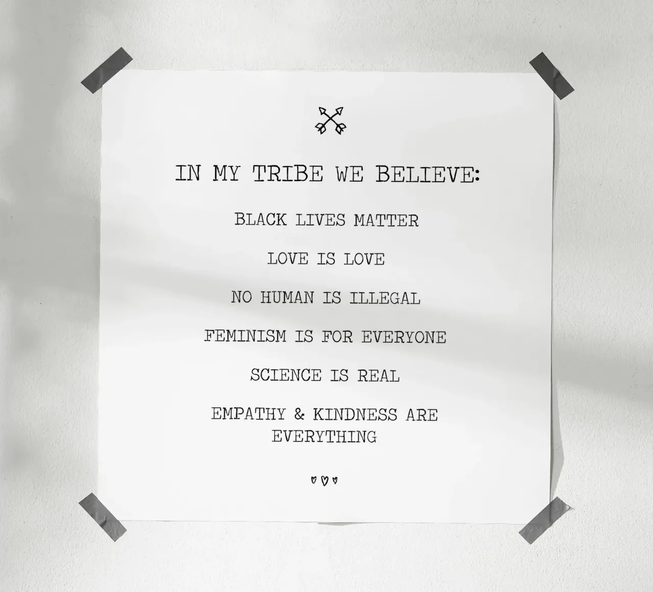 In My Tribe We Believe, vite nere, amore, scienza, femminismo poster con telaio in alluminio da Summer Soul Co. - Quotes
