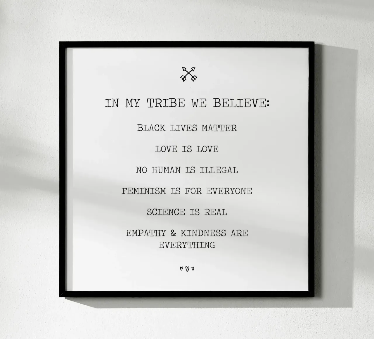 In My Tribe We Believe, vite nere, amore, scienza, femminismo poster con telaio in alluminio da Summer Soul Co. - Quotes