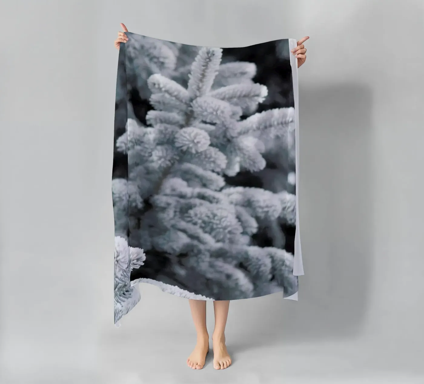 Winter Forest Strandtuch von Studio Nahili