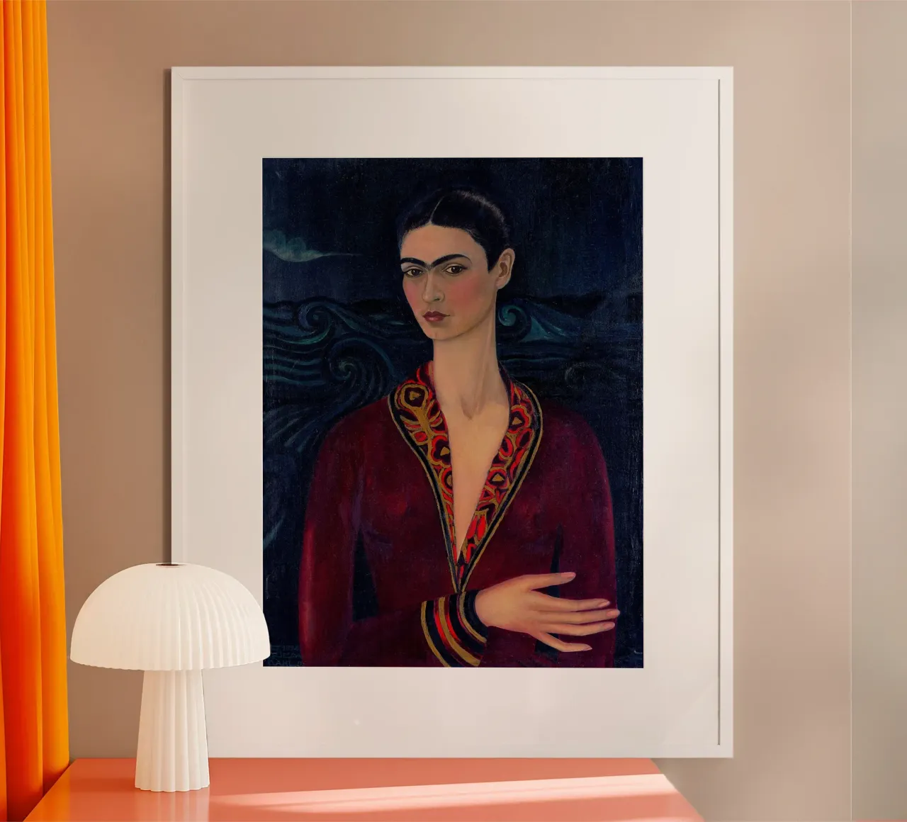 Frida Kahlo - Autoritratto in abito di velluto poster con telaio in alluminio da ARTOTHEK