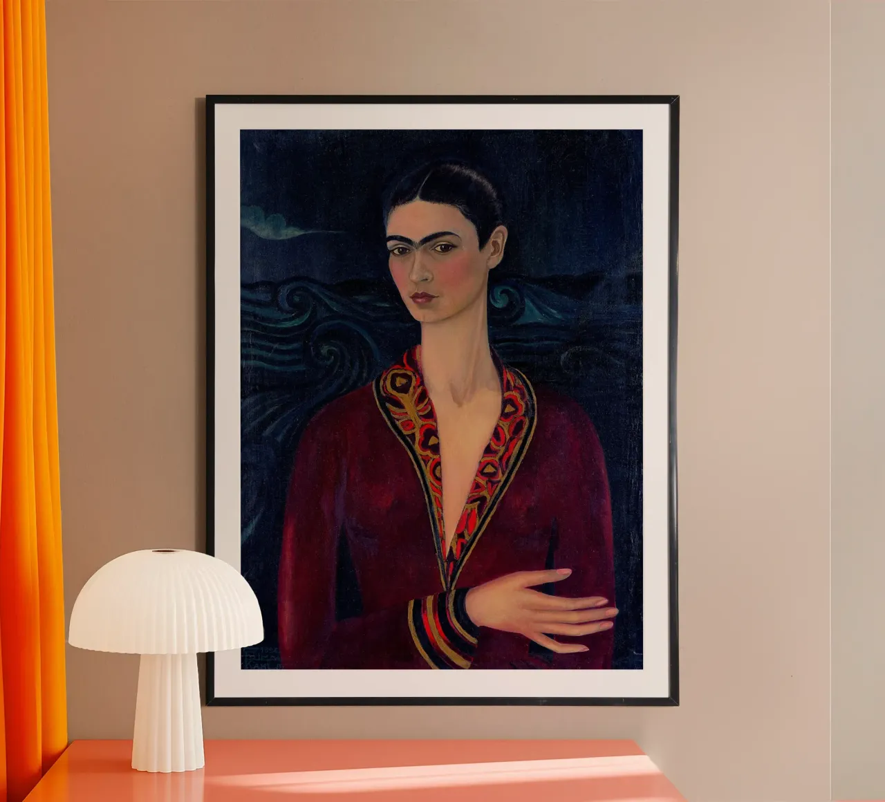 Frida Kahlo - Autoritratto in abito di velluto poster con telaio in alluminio da ARTOTHEK