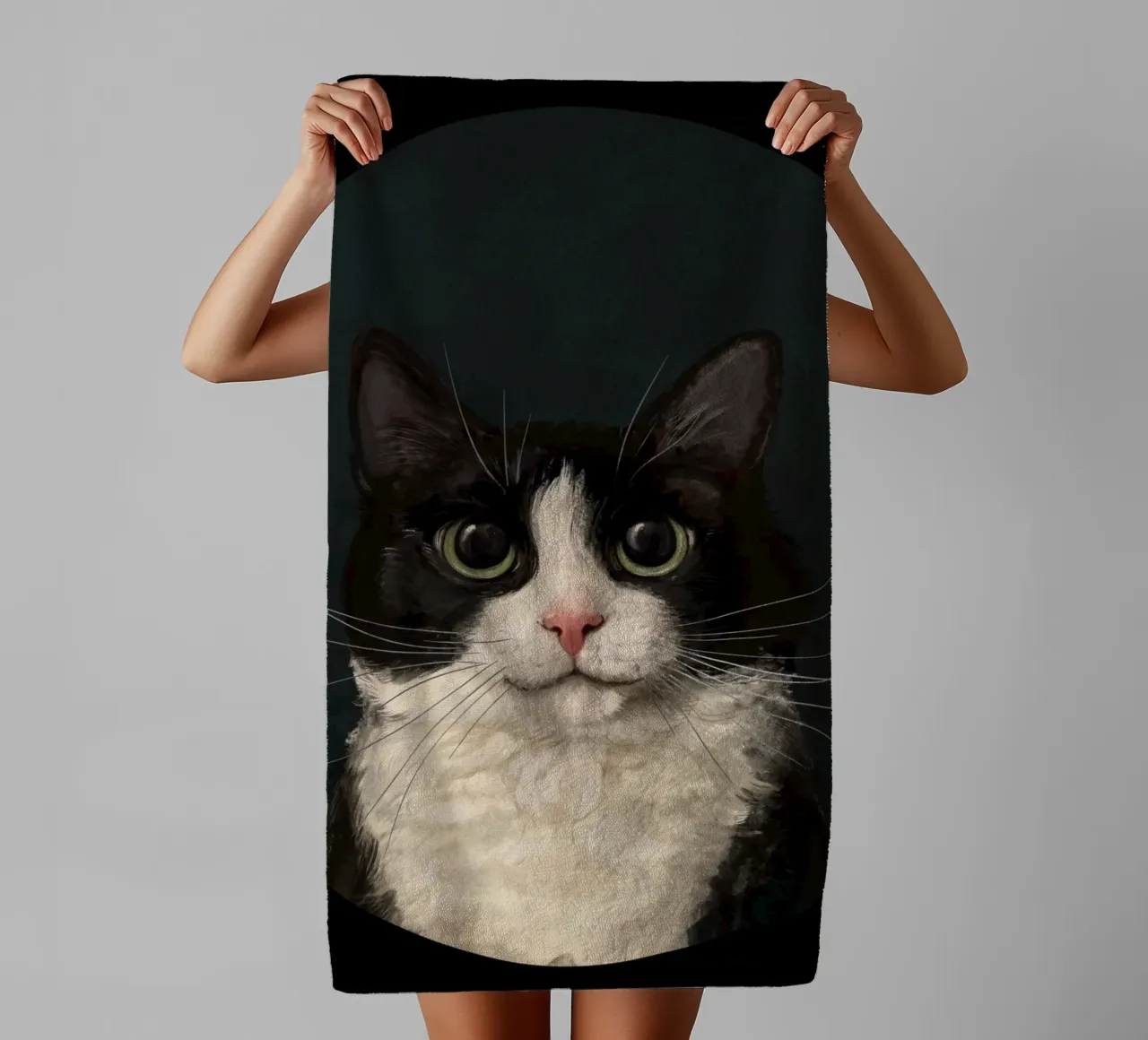 Tuxedo Cat Portrait badhanddoek van Laura Graves