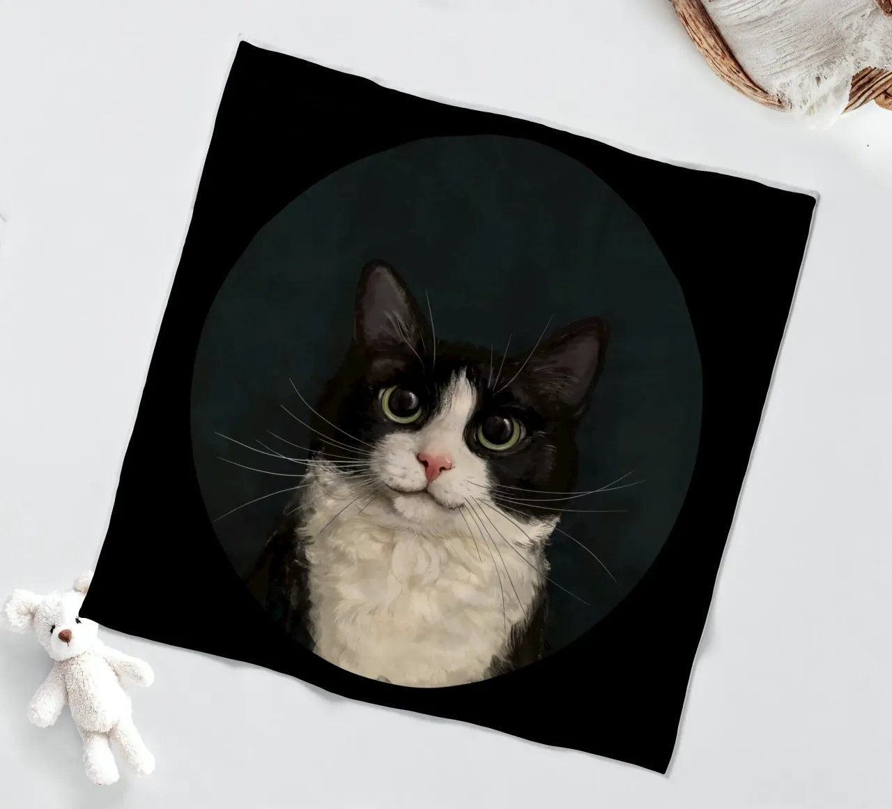 Tuxedo Cat Portrait coperta in pile da Laura Graves