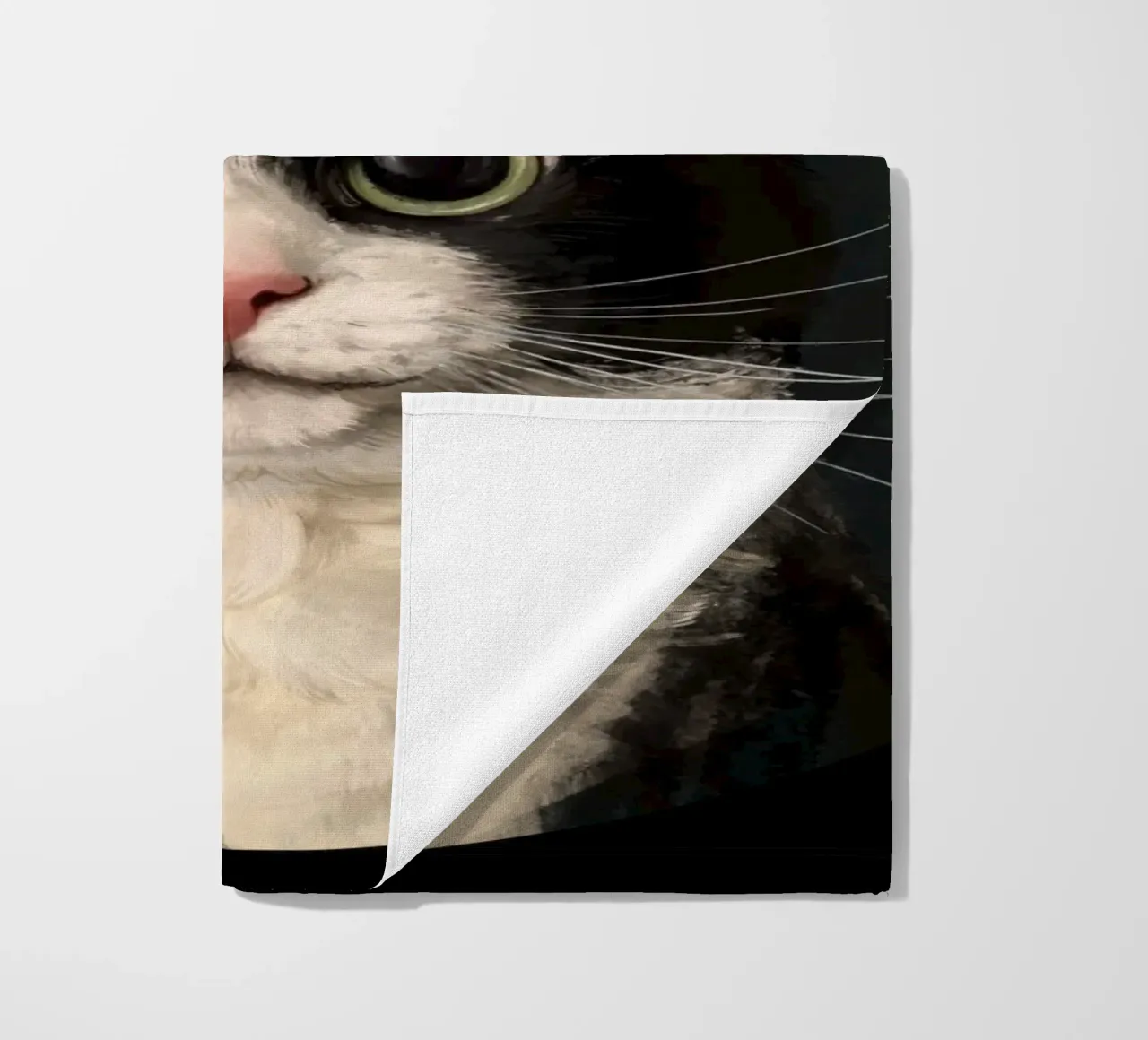 Tuxedo Cat Portrait Strandtuch von Laura Graves