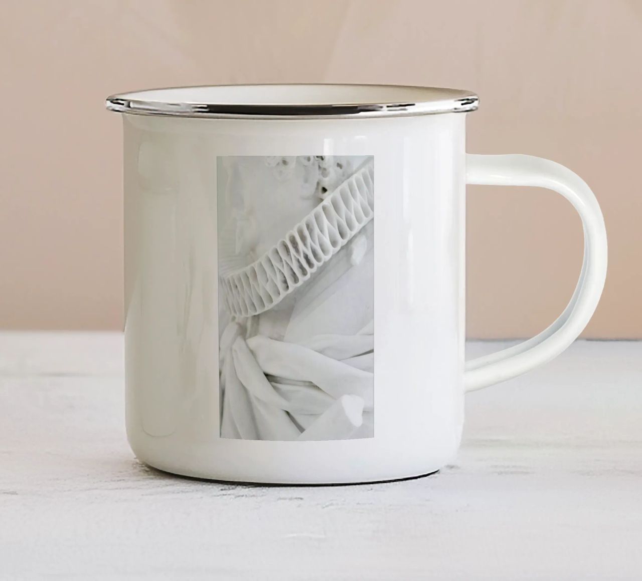 Vain Boy tazza in smalto da Paul Aidan Perry