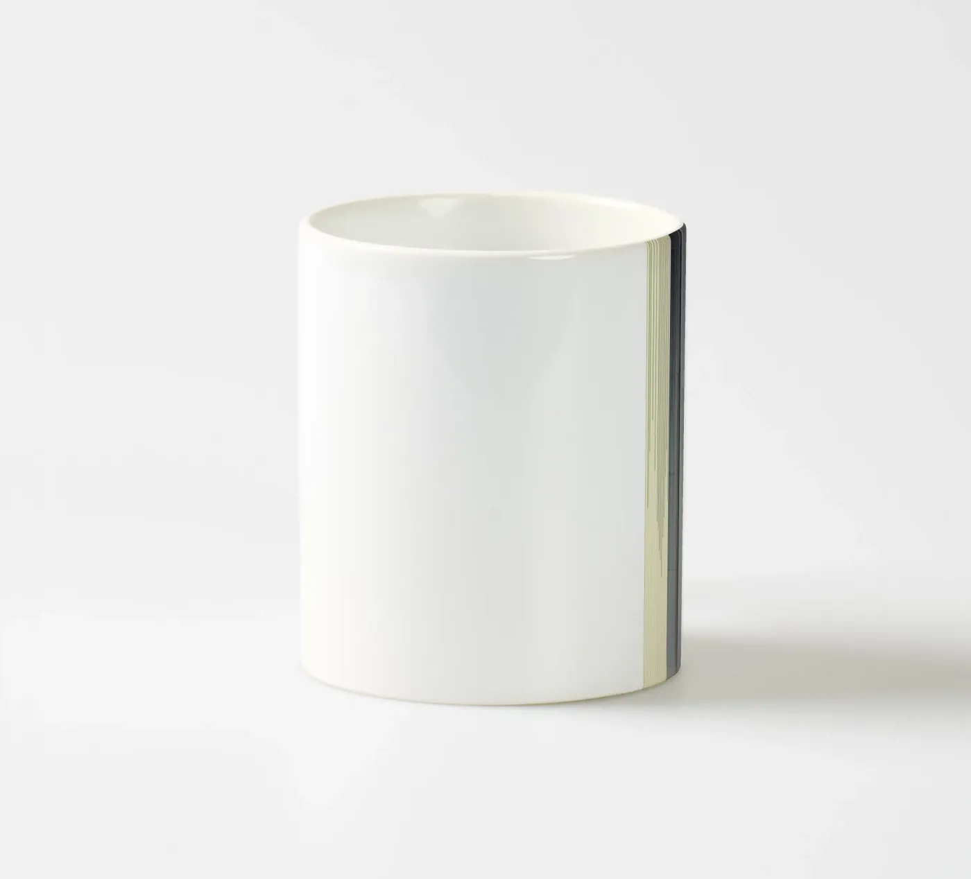 Gray mug en céramique de Nicolas Messaritis