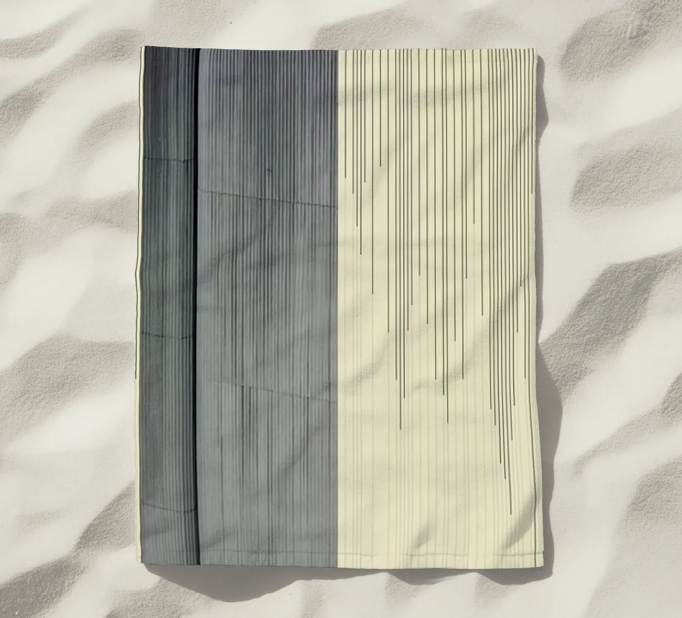 Gray serviette de plage de Nicolas Messaritis