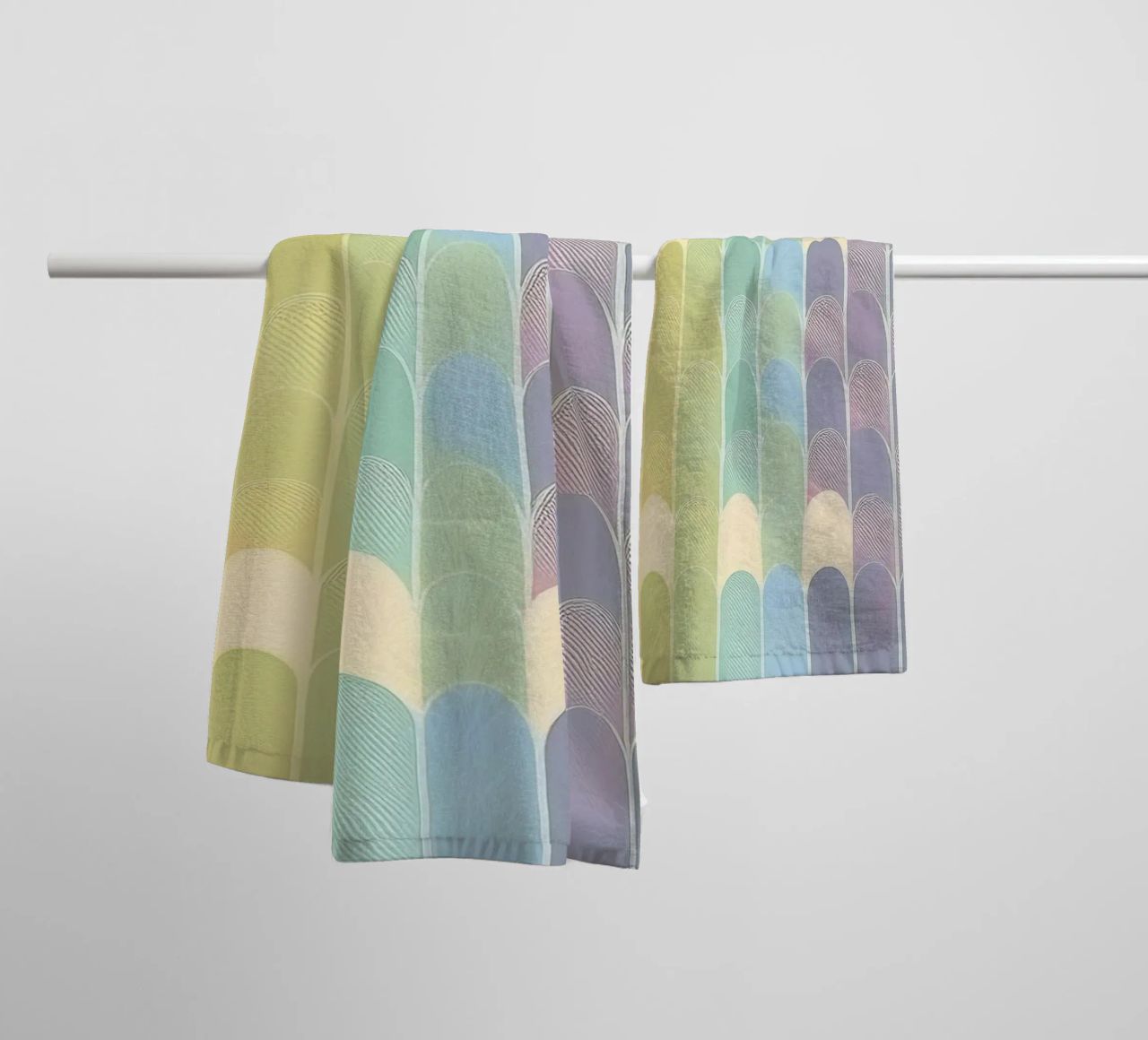 Pastellfarbene Regenbogenbögen mit Farbverlauf: Ein beruhigendes Kunstwerk Handtuch von HoneyDesignsByK