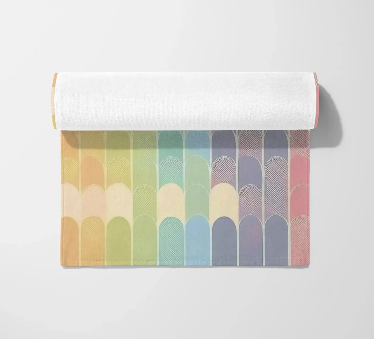 Gradiënt pastel regenboogbogen: Een rustgevend kunstwerk strandhanddoek van HoneyDesignsByK