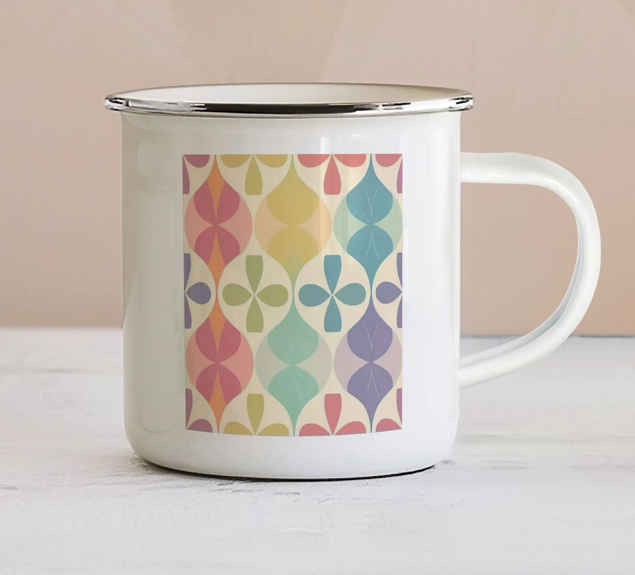 Moderner pastellfarbener Chevron-Regenbogen: Ein Statement Wandkunst Emaille Tasse von HoneyDesignsByK