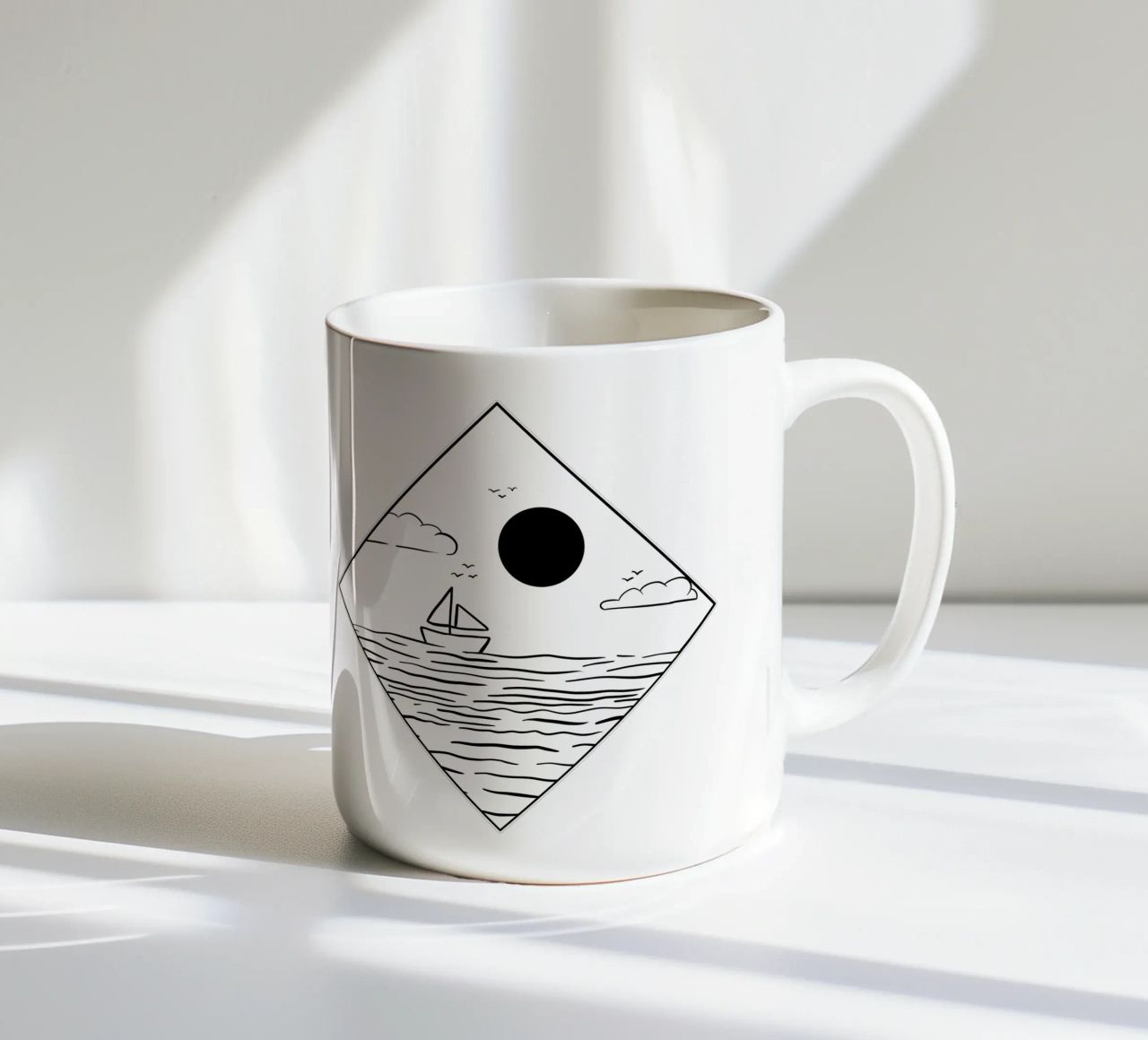 Boot im Meer Line Art tazza in ceramica da BAINAI