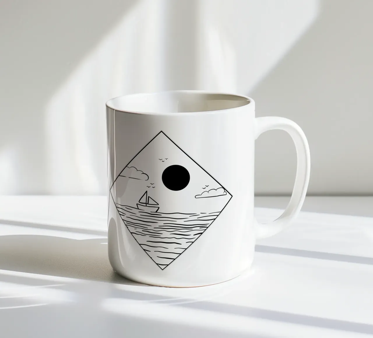 Boot im Meer Line Art Keramik Tasse von BAINAI