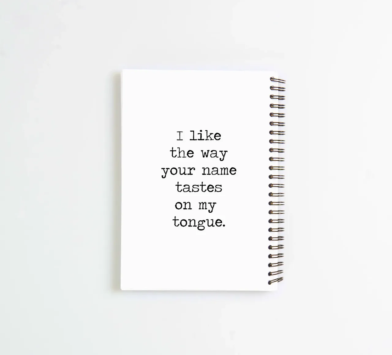 Ich liebe es, wie dein Name auf meiner Zunge schmeckt - Zitat Ringbuch von Summer Soul Co. - Quotes