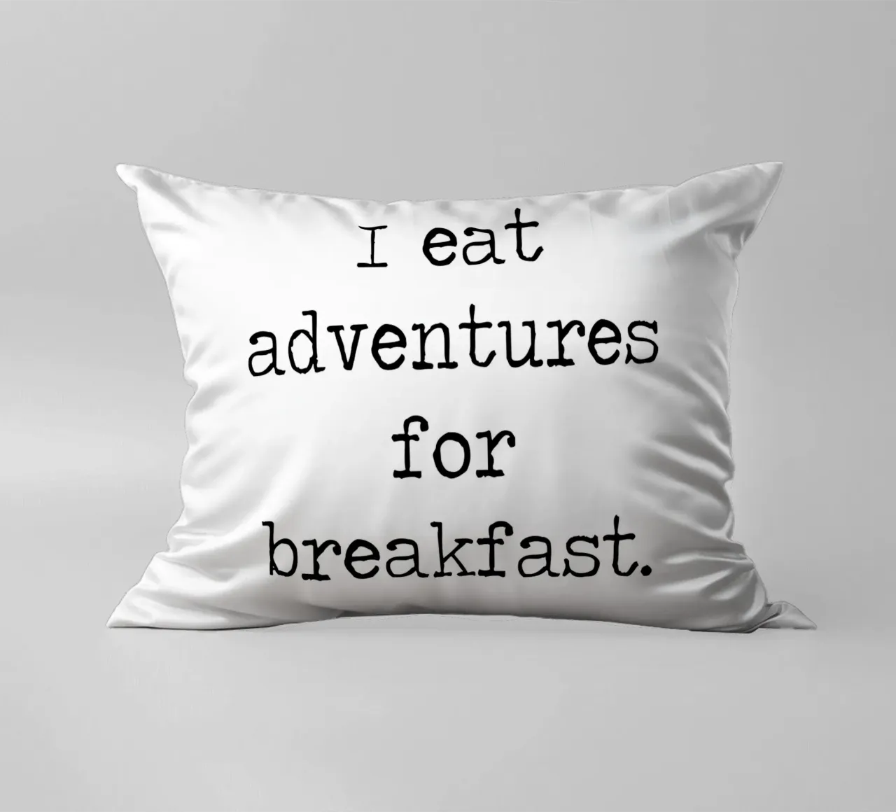 I Eat Adventures For Breakfast, citazione di viaggio wanderlust cuscino da Summer Soul Co. - Quotes