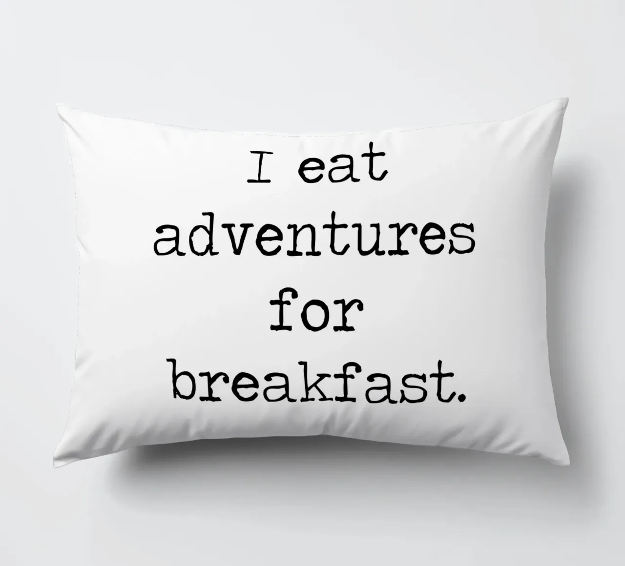 I Eat Adventures For Breakfast, citazione di viaggio wanderlust cuscino da Summer Soul Co. - Quotes