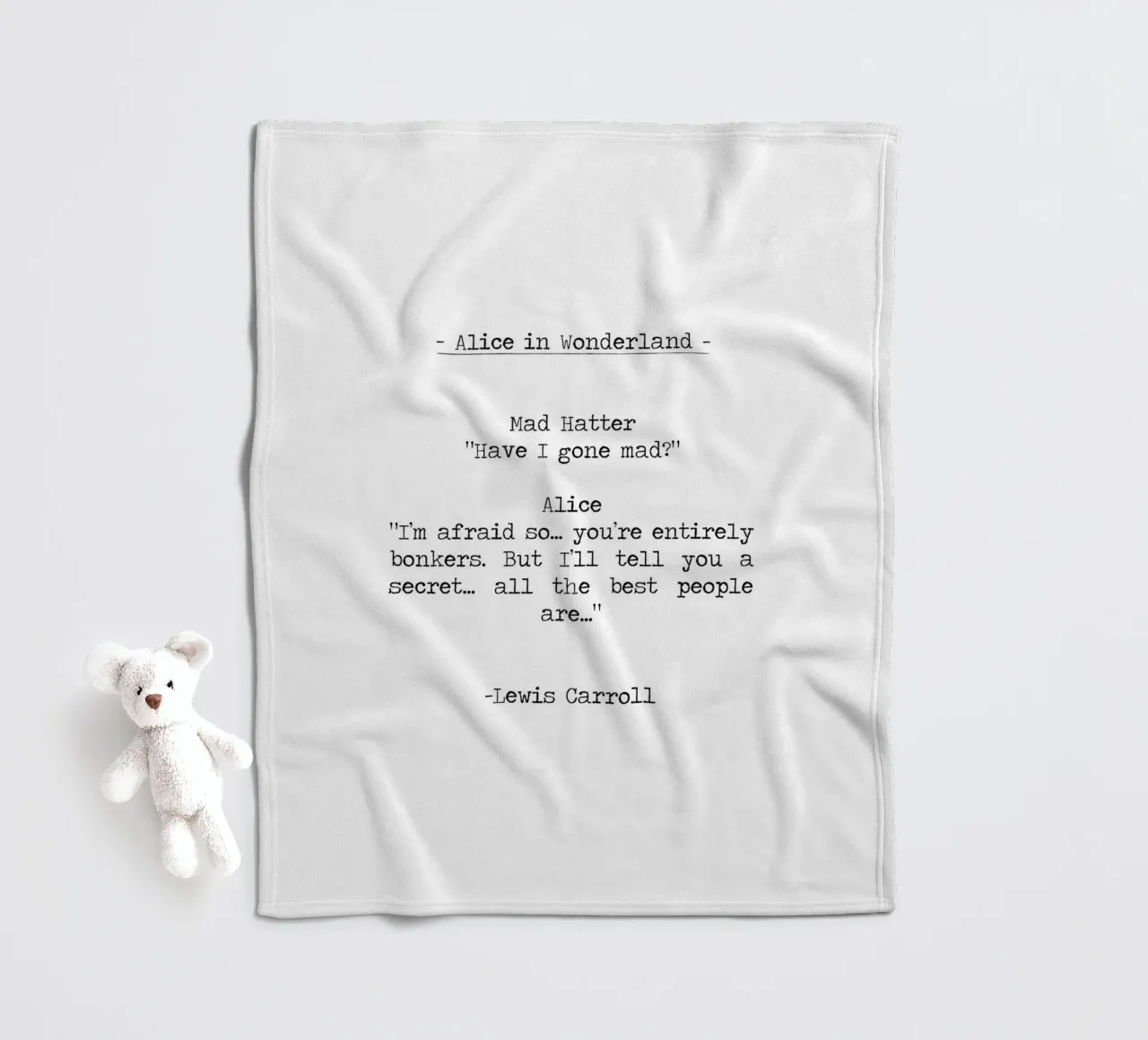 Alice In Wonderland "Have I gone Mad" quote coperta in pile da Summer Soul Co. - Quotes