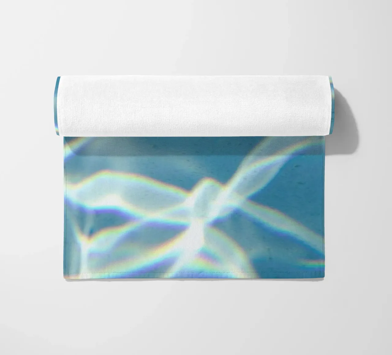 Reflection Strandtuch von Miles of Light