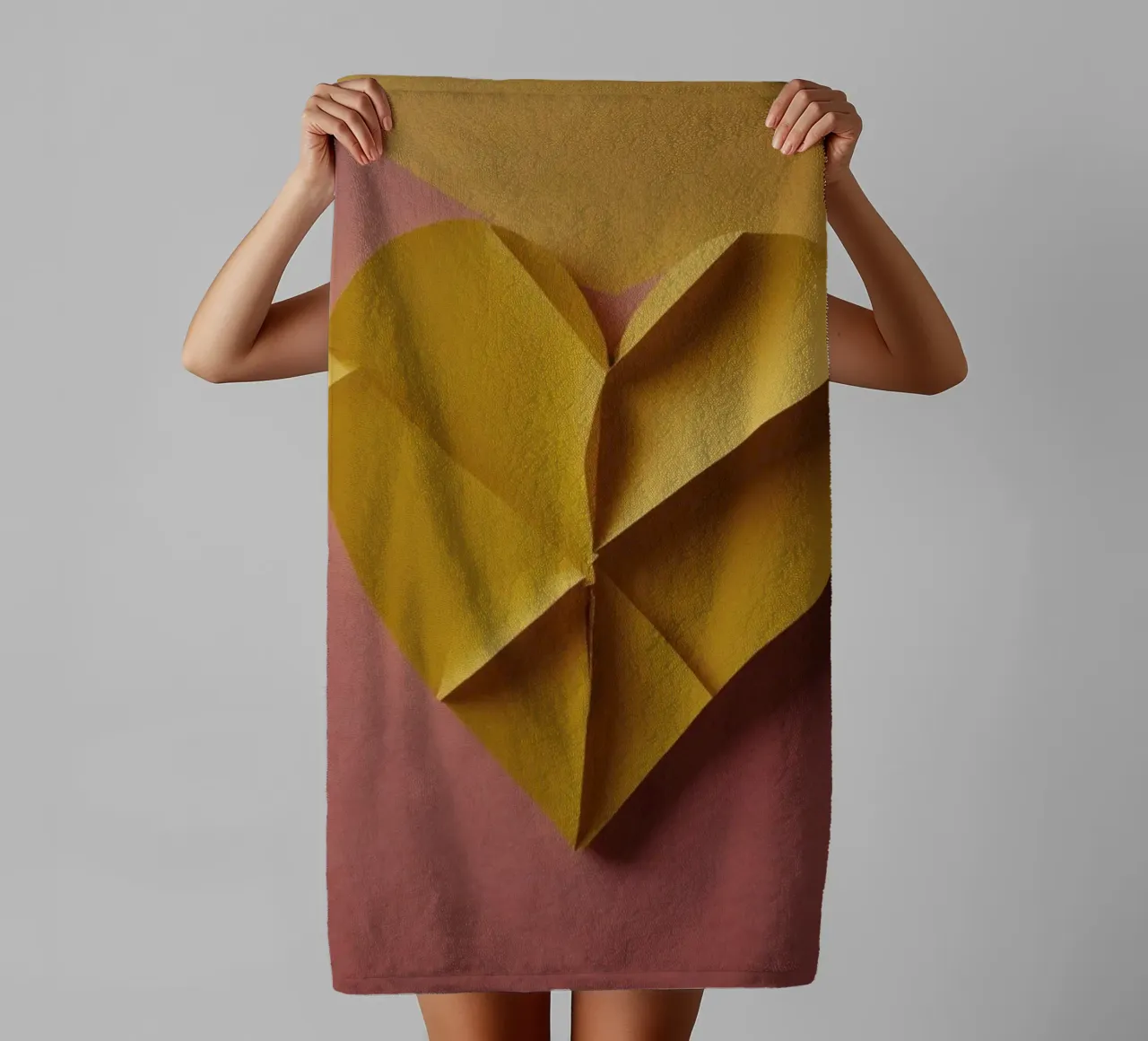 Coeur créatif en origami jaune sur fond de papier serviette de bain de DesignDoodle
