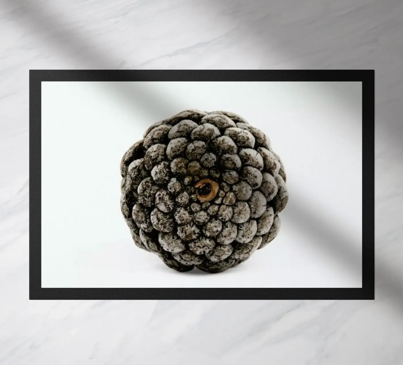 Pinecone N2 deurmat van Miles of Light